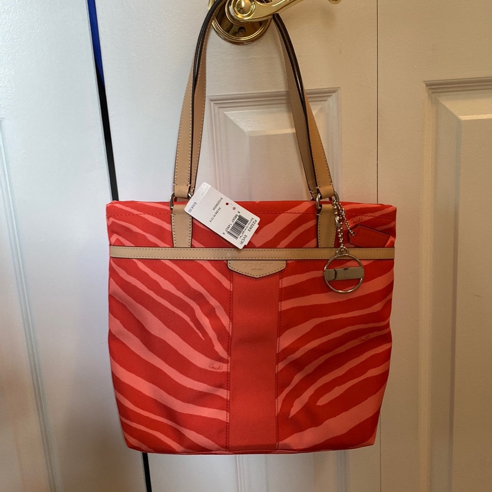 Coach purse brand new, never used!